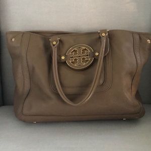 Tory Burch Amanda Tote clay beige leather